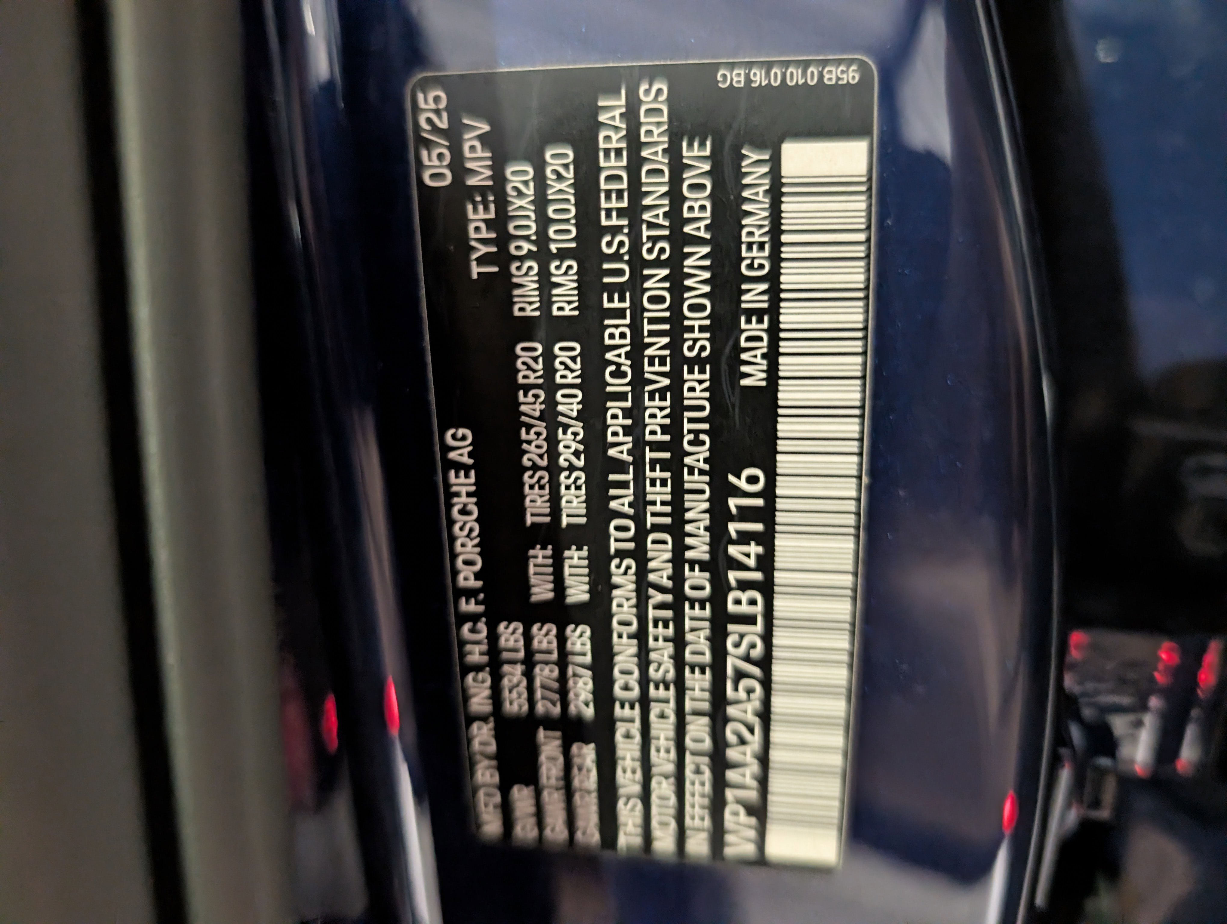 Certified 2025 Porsche Macan image 41