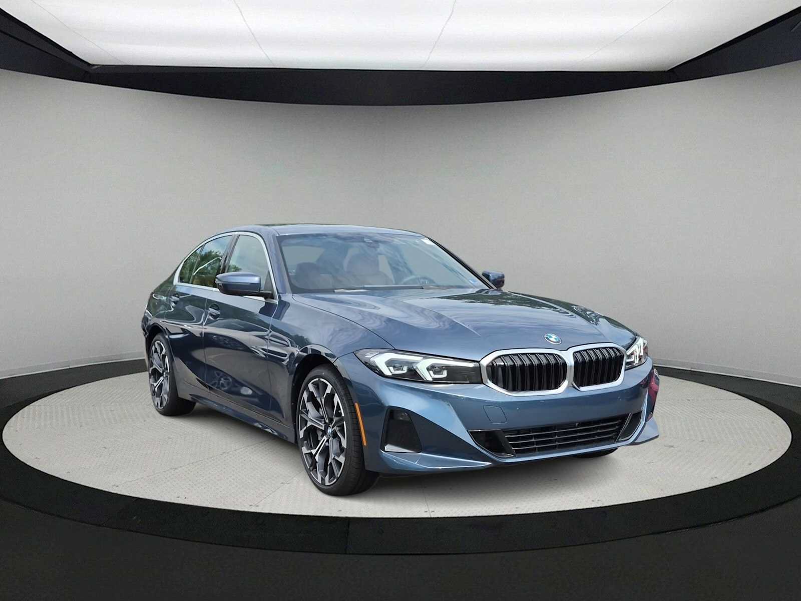 New 2026 BMW 330i xDrive Sedan w/ Convenience Package AWD/4WD image 2