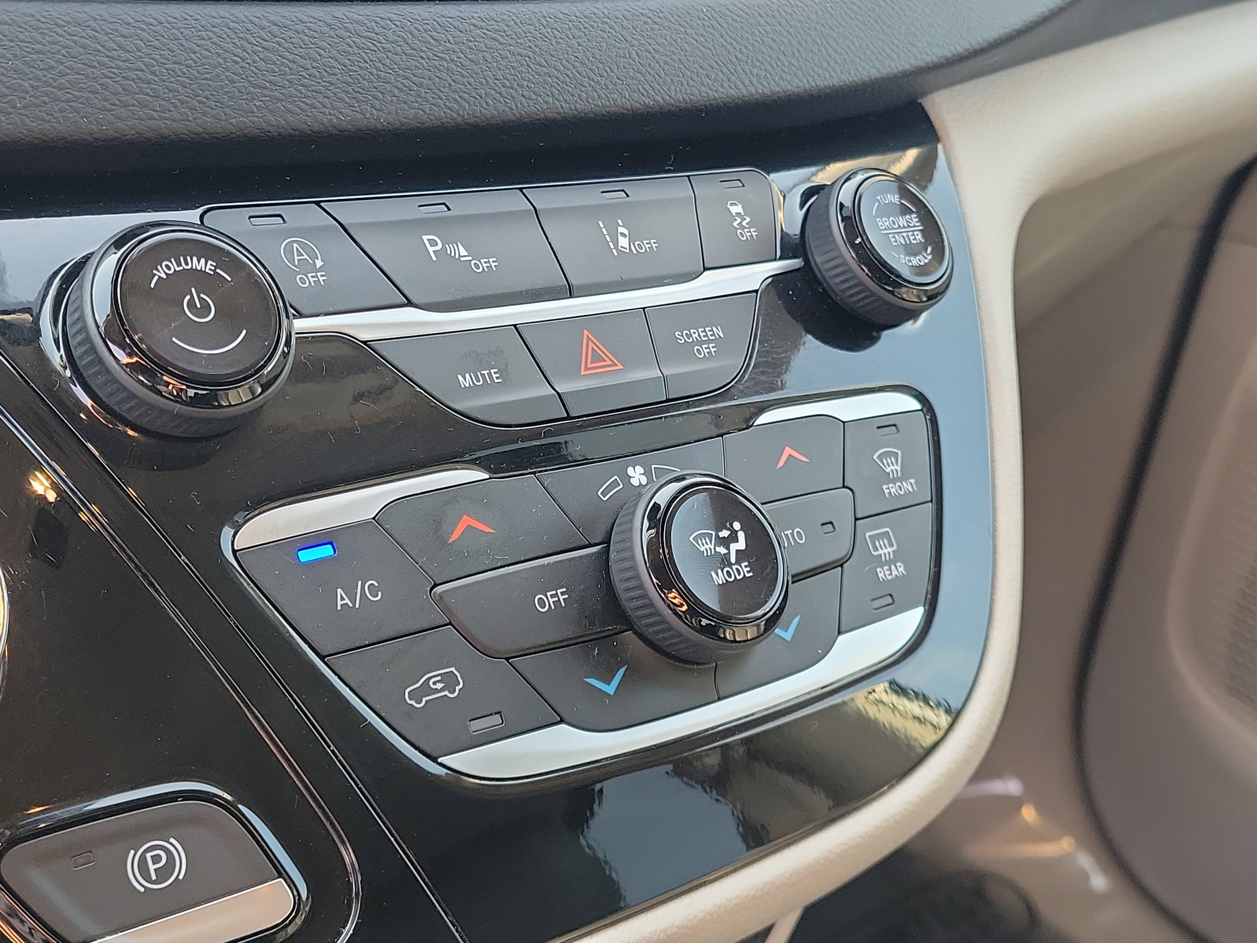 Used 2024 Chrysler Pacifica Touring-L image 31