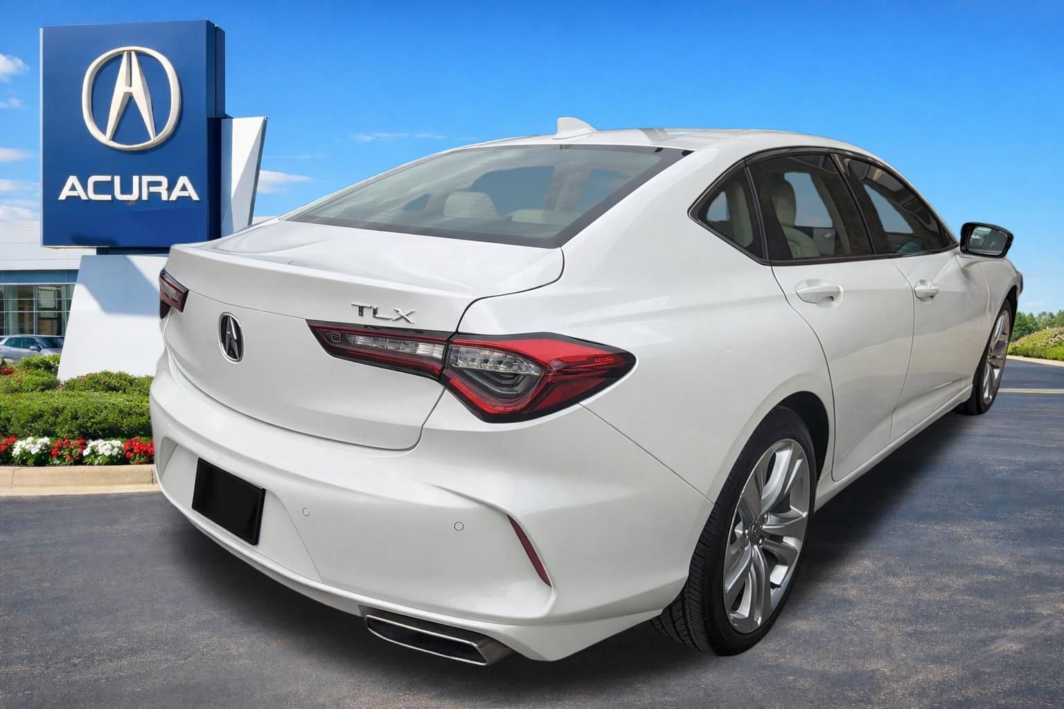 Used 2023 Acura TLX w/ Technology Package image 4