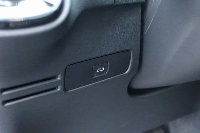 Used 2025 Volvo XC40 B5 Plus AWD/4WD image 16