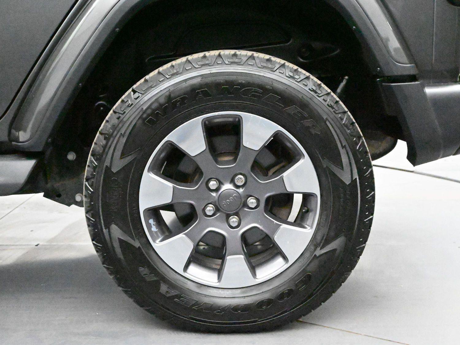 Used 2018 Jeep Wrangler Unlimited Sahara image 12