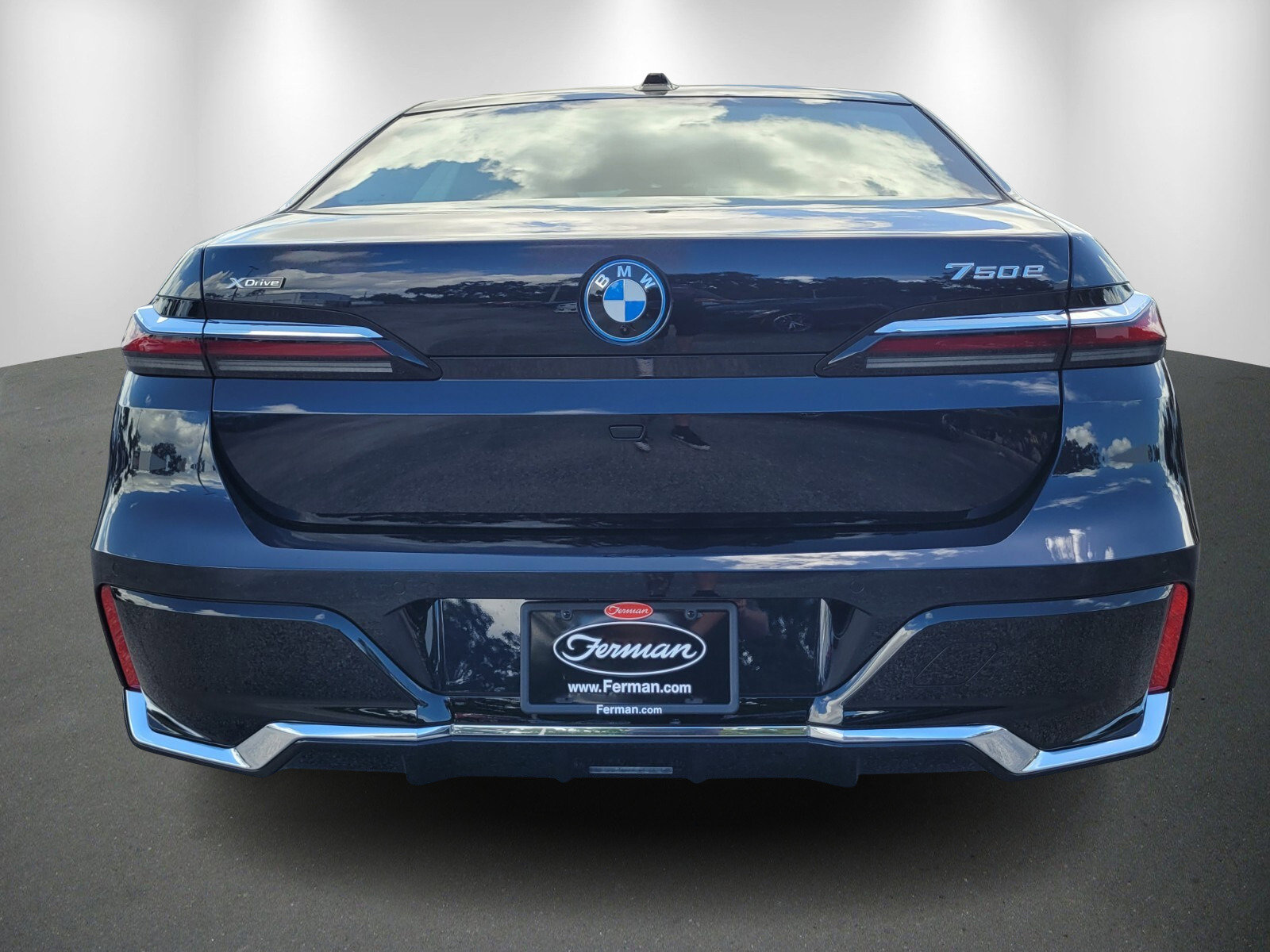 Used 2026 BMW 750e xDrive image 6