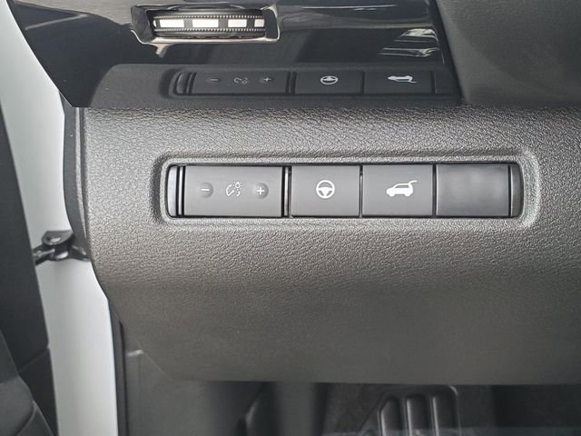 Certified 2025 Nissan Pathfinder SV image 18