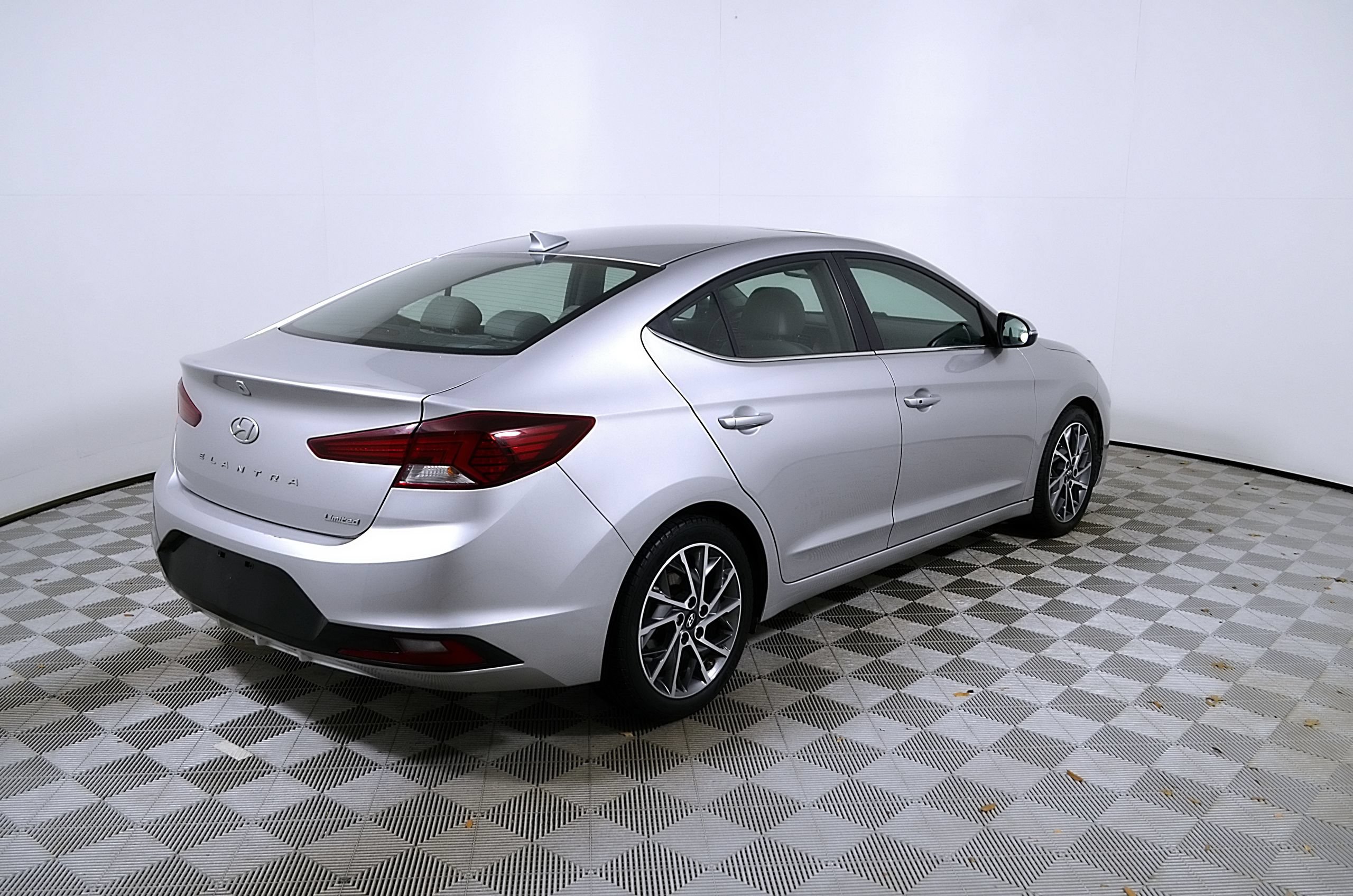 Used 2020 Hyundai Elantra Limited w/ Ultimate Package 03 FWD image 7