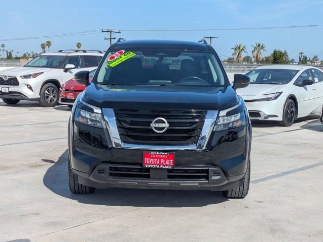 Used 2025 Nissan Pathfinder SV FWD image 2