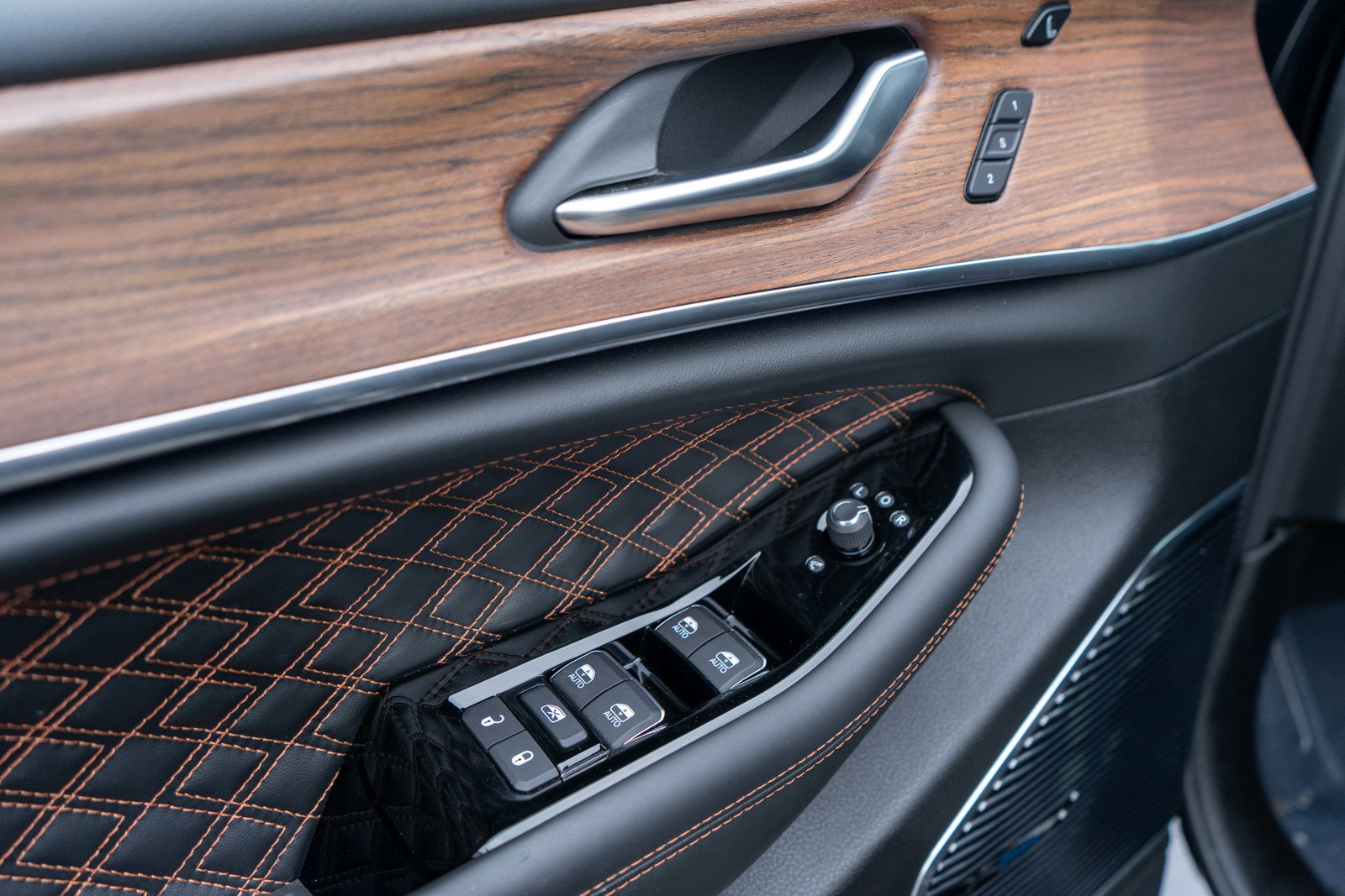 Used 2023 Jeep Grand Cherokee Summit image 16