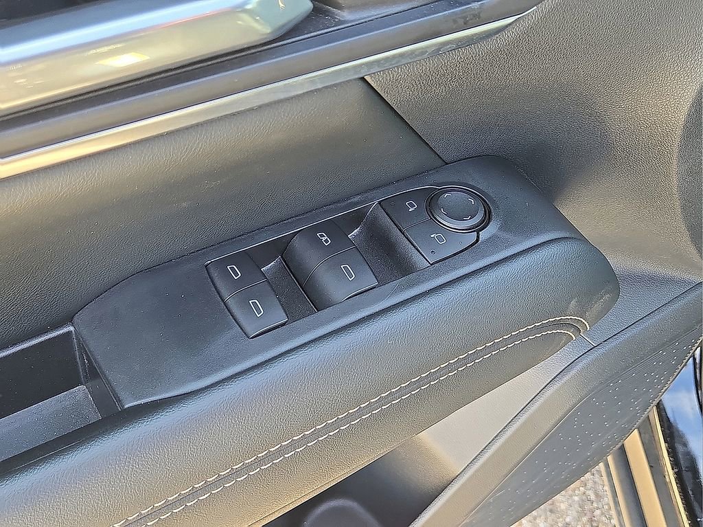 Used 2025 GMC Terrain Elevation image 22