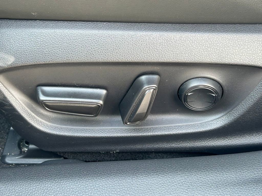 Used 2025 Toyota Prius XLE image 23