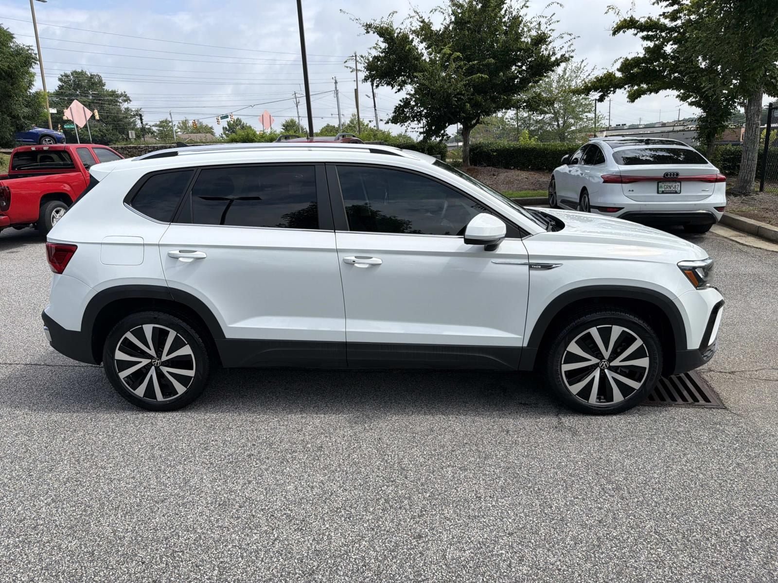 Used 2023 Volkswagen Taos SE FWD image 8