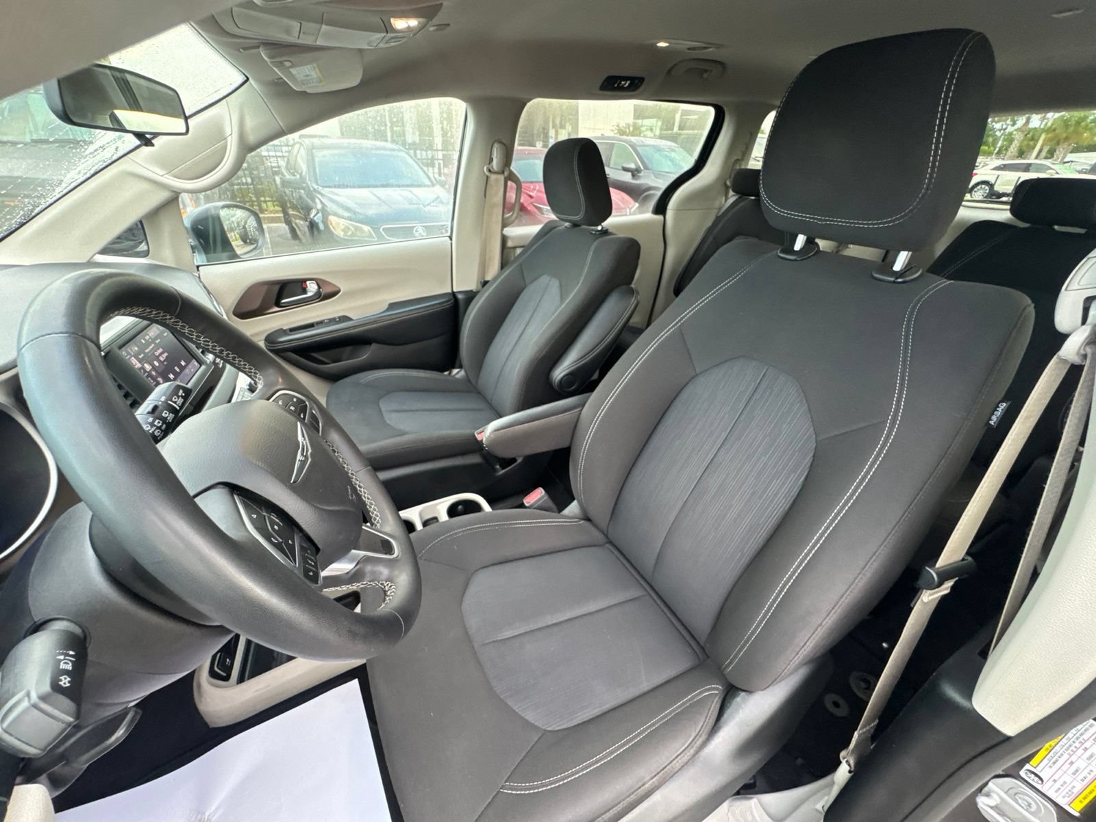 Used 2022 Chrysler Voyager LX FWD image 16