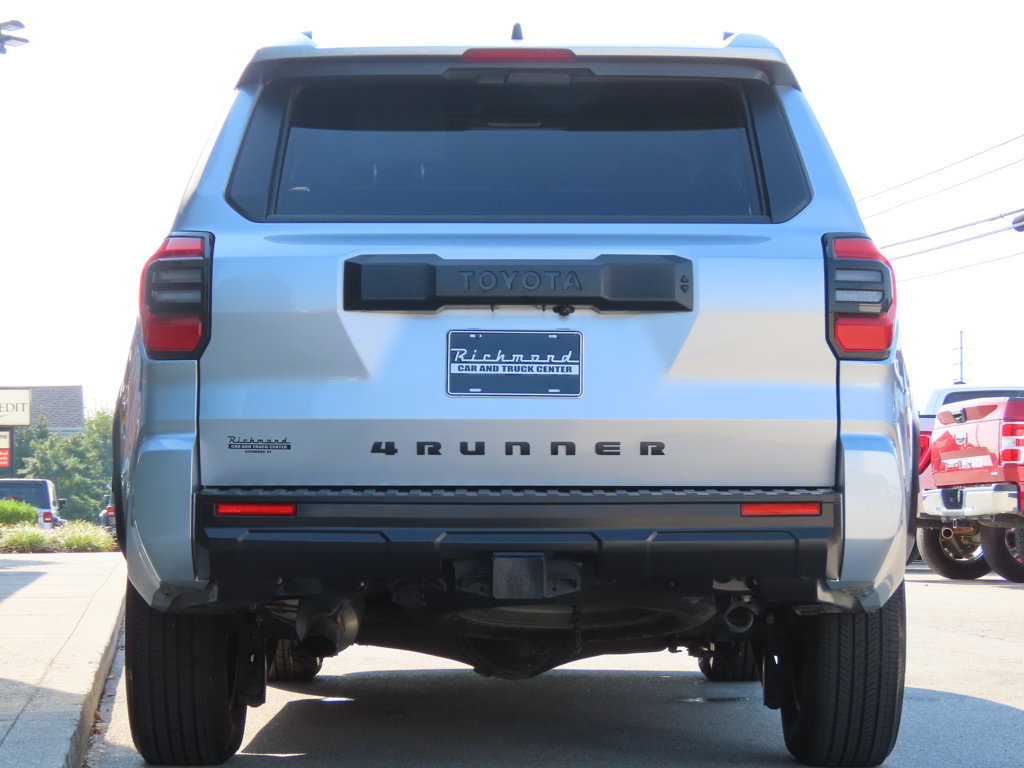 Used 2025 Toyota 4Runner SR5 AWD/4WD image 12