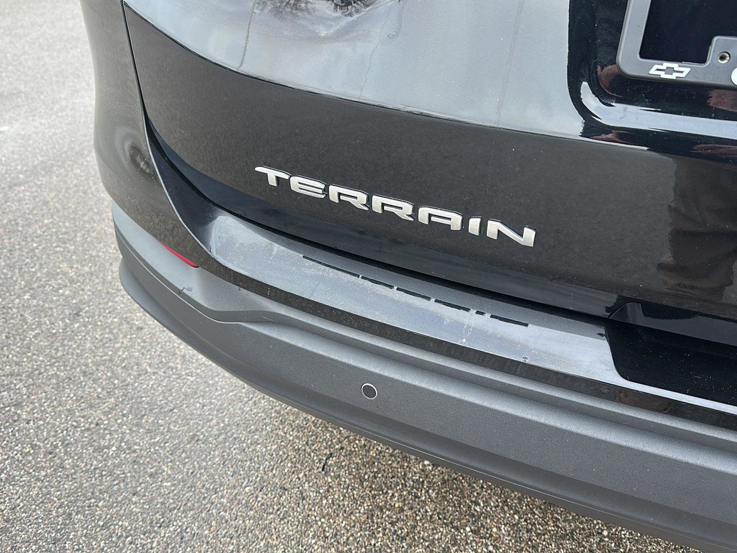 Used 2024 GMC Terrain SLE w/ Driver Convenience Package image 8