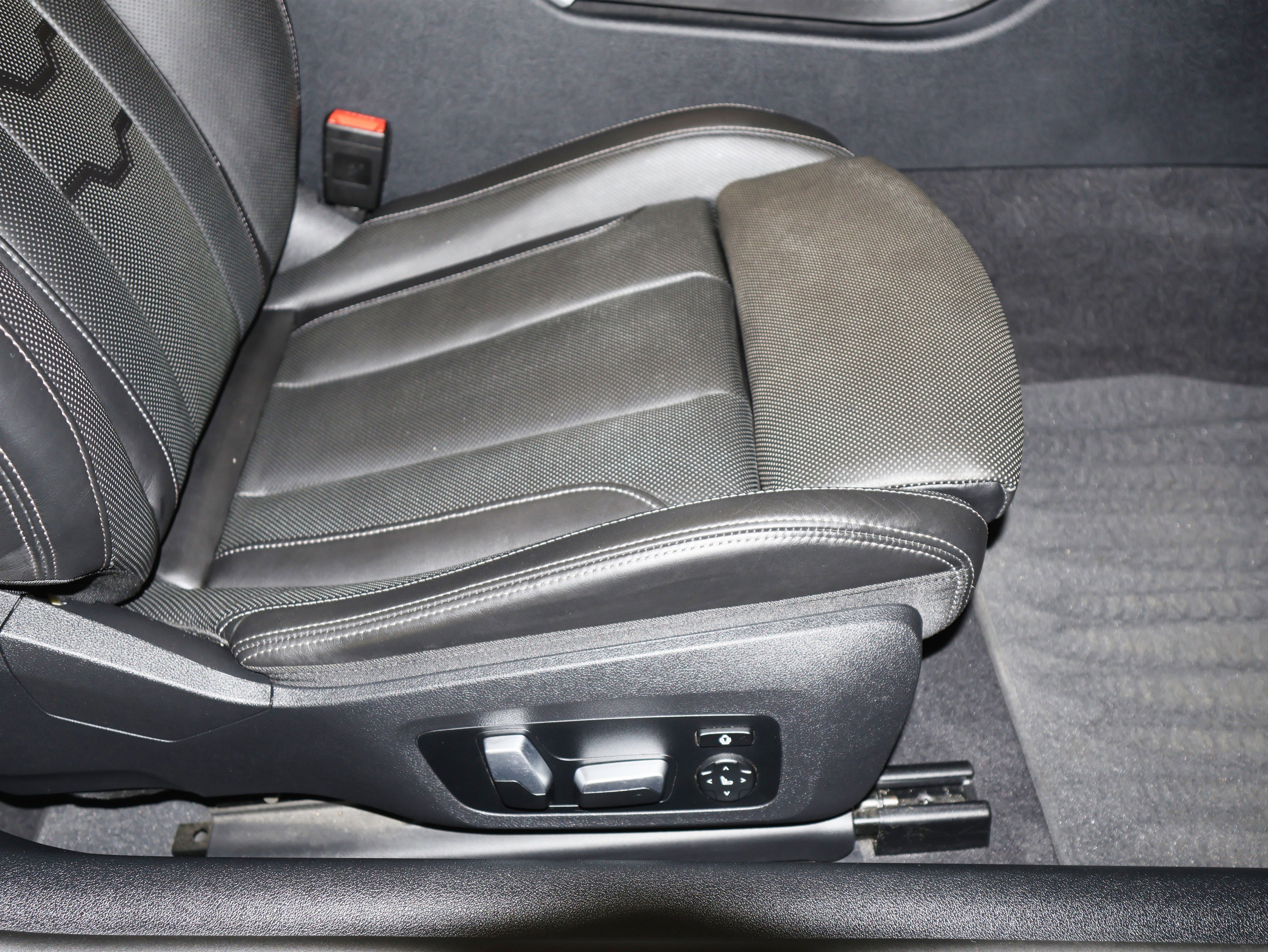 Used 2021 BMW M850i xDrive Convertible image 45