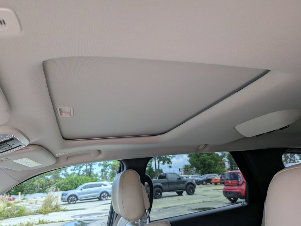 Used 2018 Dodge Durango Citadel w/ Technology Group RWD image 24