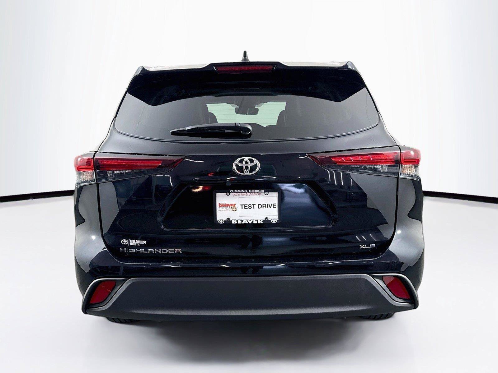 Certified 2025 Toyota Highlander XLE FWD image 12