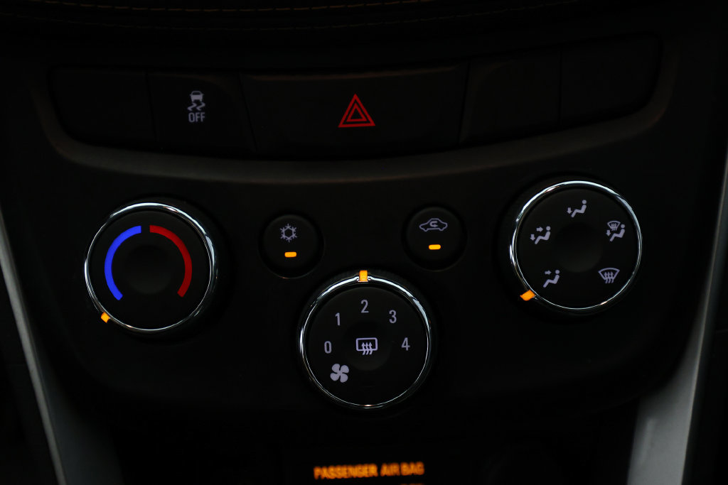 Used 2019 Chevrolet Trax LT w/ LT Convenience Package FWD image 23