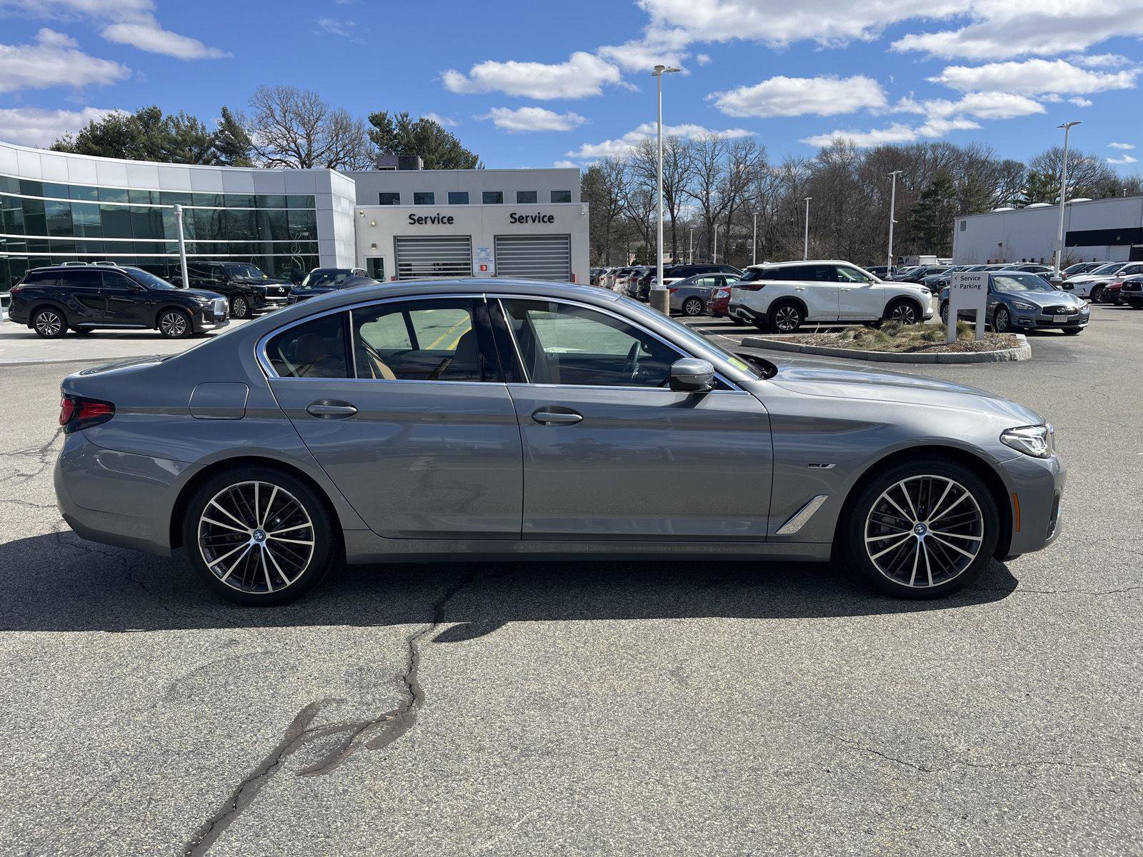 Used 2023 BMW 530e xDrive w/ Premium Package image 3