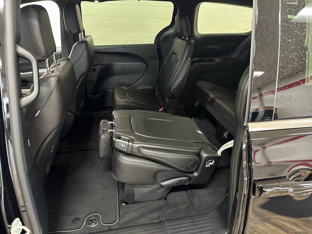New 2026 Chrysler Pacifica Select image 40