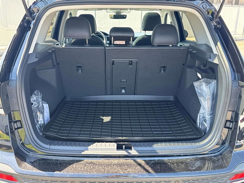 Used 2025 Volkswagen Taos SEL image 19