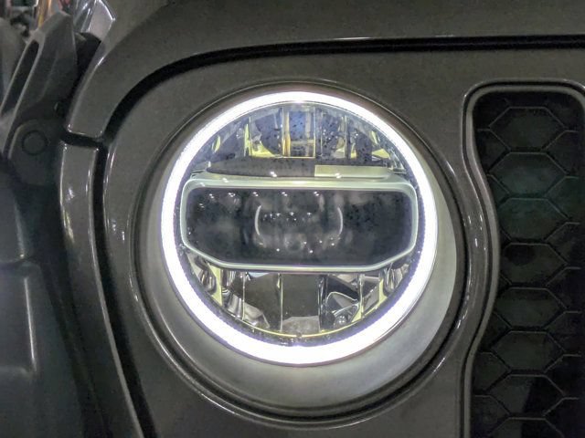 Used 2020 Jeep Gladiator Mojave w/ LED Lighting Group AWD/4WD image 9