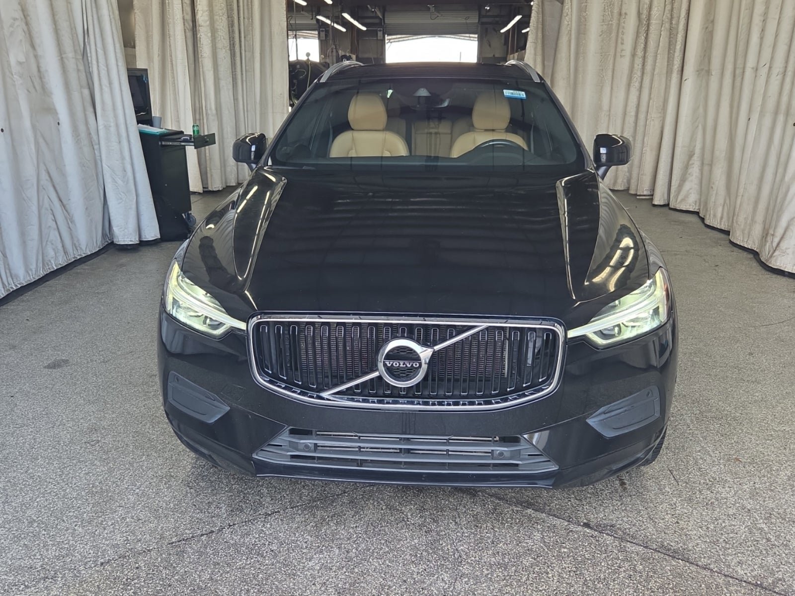 Used 2019 Volvo XC60 T5 Momentum w/ Premium Package image 10