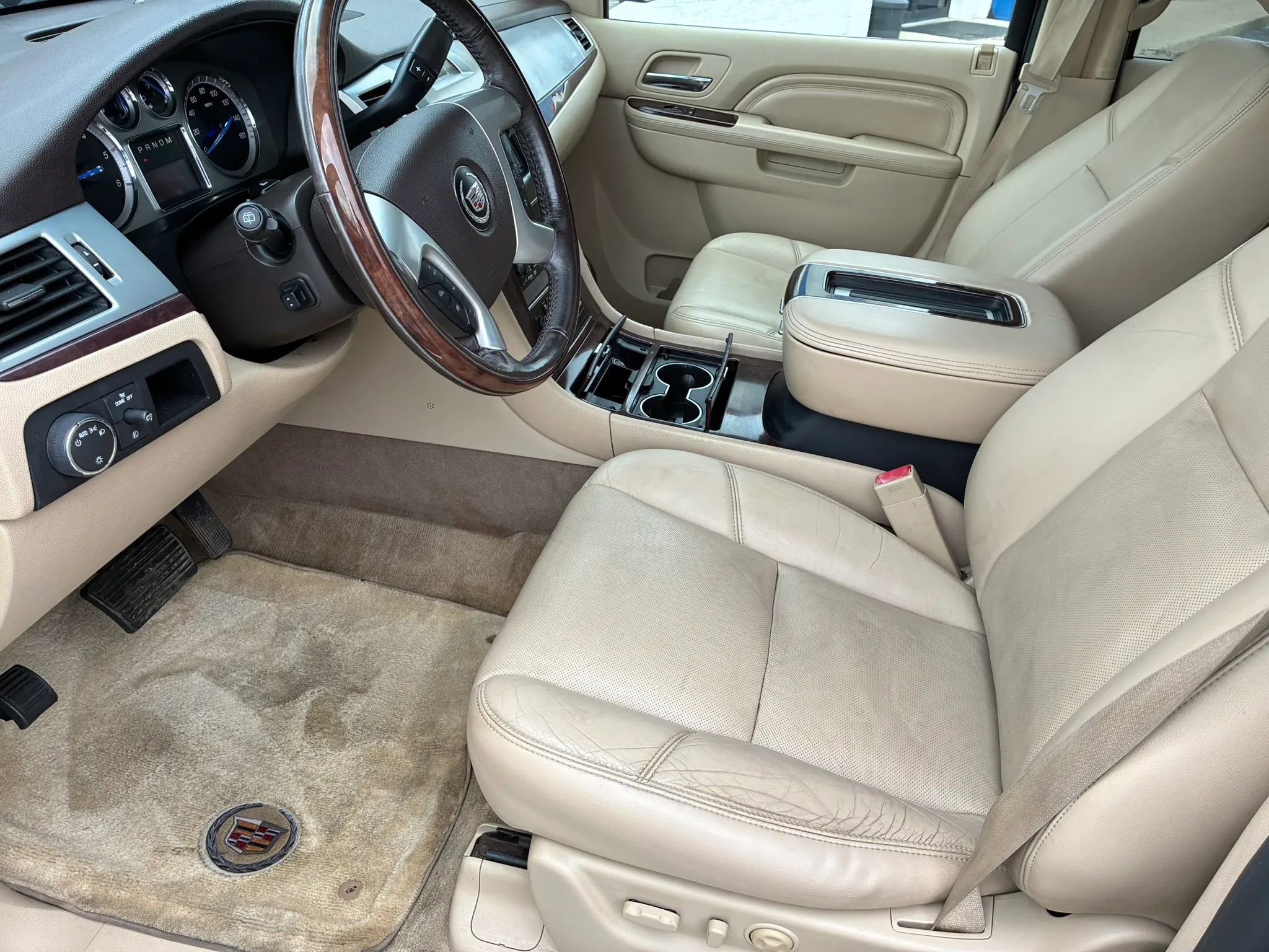 Used 2014 Cadillac Escalade Luxury AWD/4WD image 16