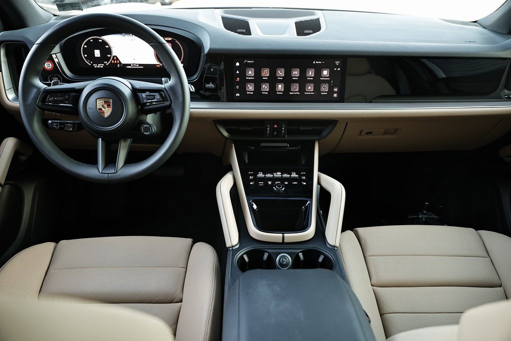 Certified 2025 Porsche Cayenne w/ Premium Package Plus image 30