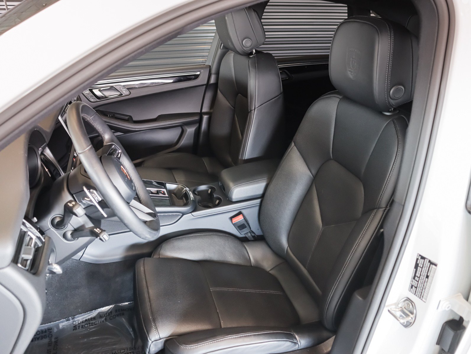 Certified 2026 Porsche Macan AWD/4WD image 5