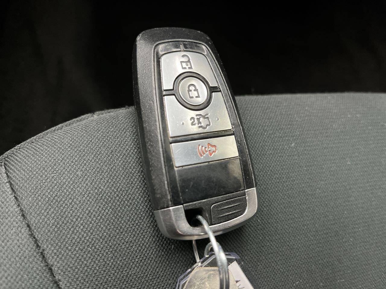 Used 2018 Ford Fusion SE FWD image 21