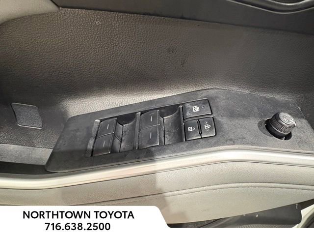 Used 2023 Toyota Highlander XLE image 18