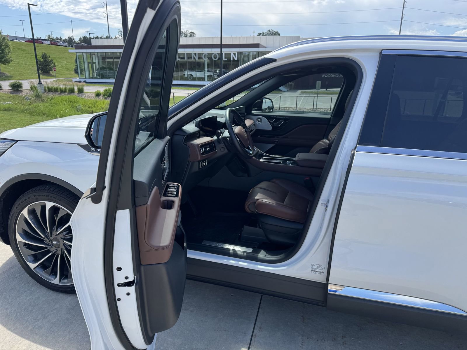 Used 2025 Lincoln Aviator Reserve w/ Equipment Group 201A AWD/4WD image 5