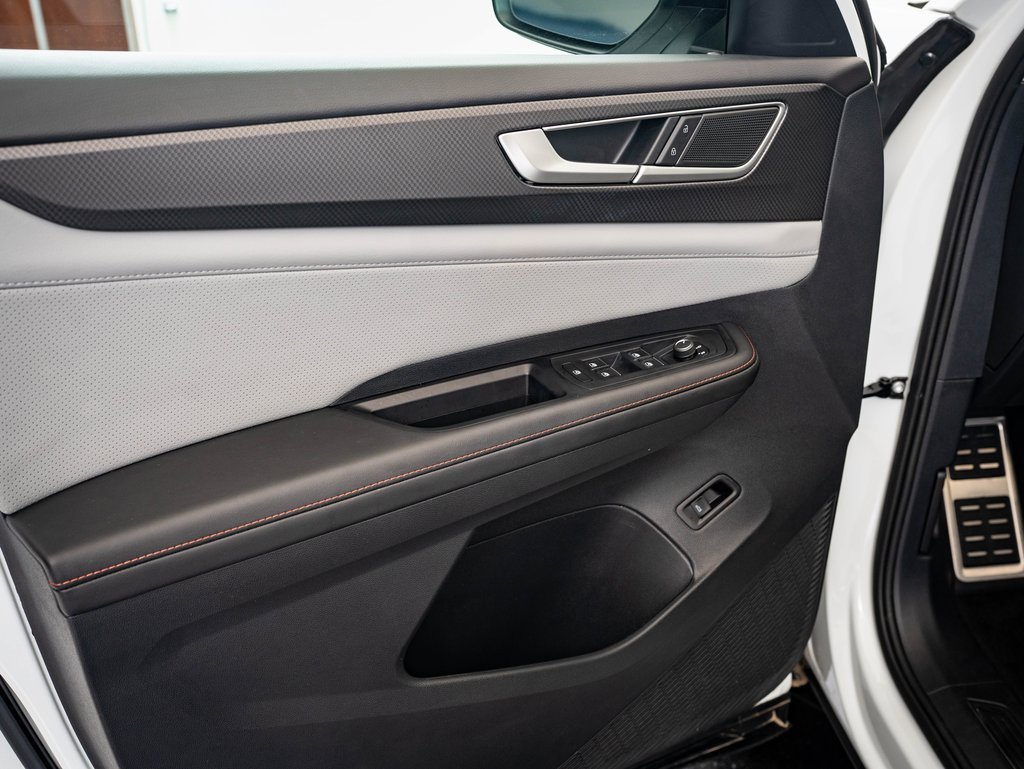 Used 2025 Volkswagen Atlas Peak Edition SE image 25