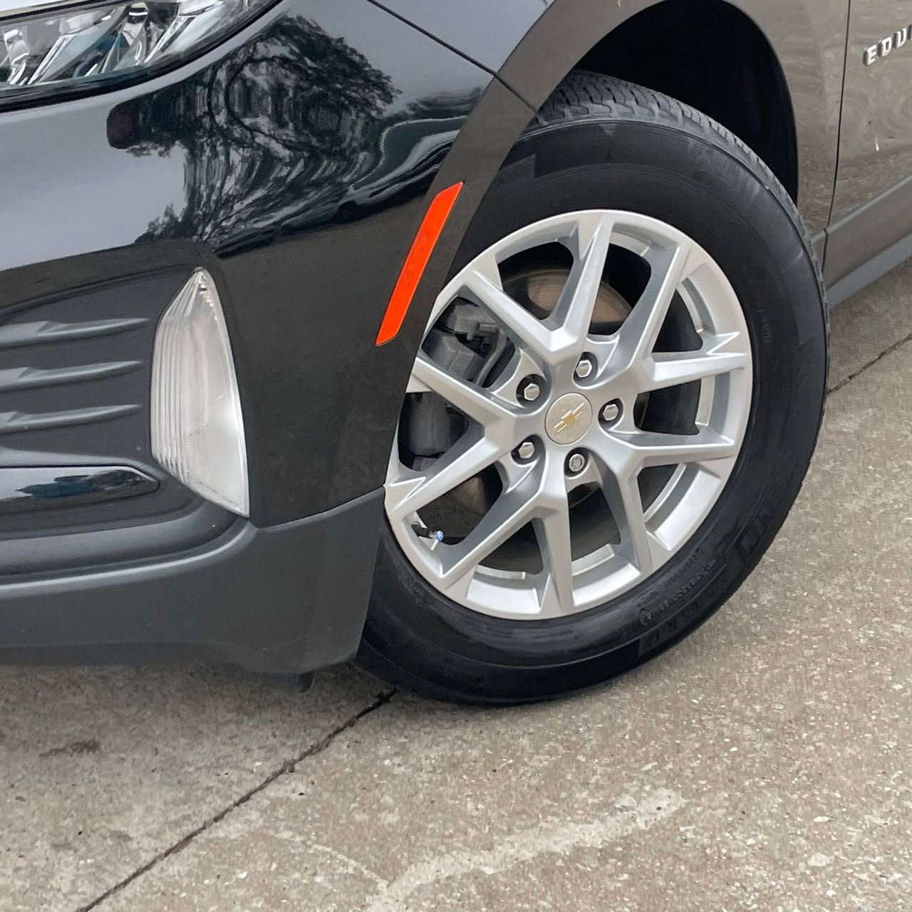 Used 2023 Chevrolet Equinox LT FWD image 9
