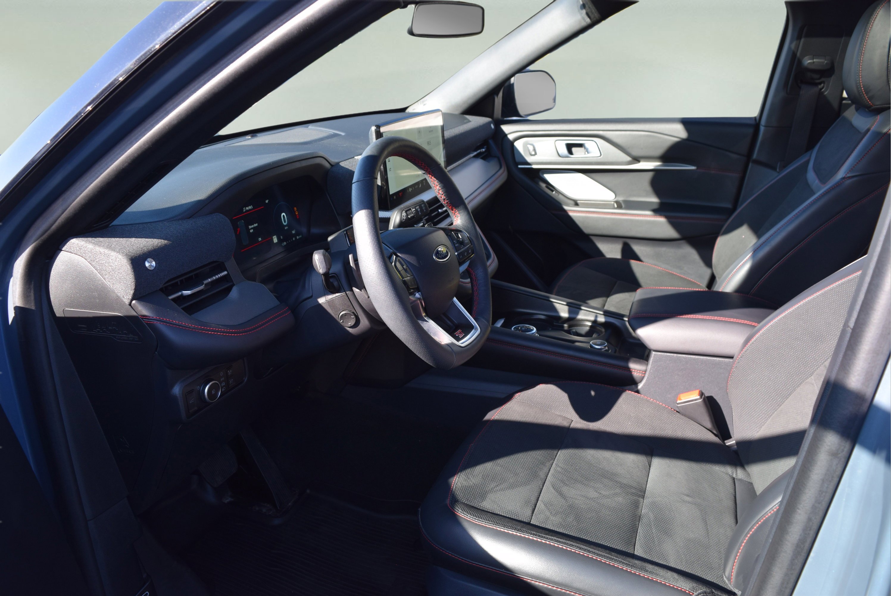 Used 2025 Ford Explorer ST image 11