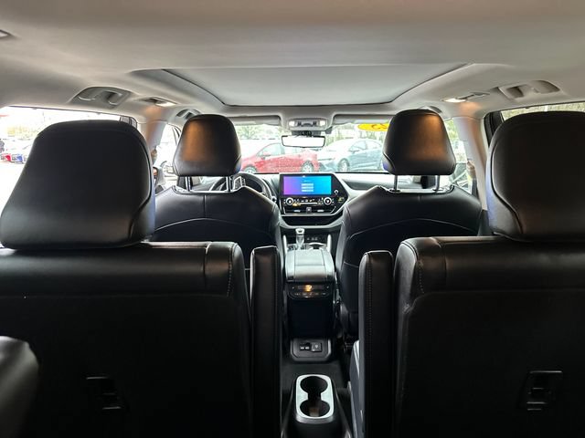 Certified 2025 Toyota Highlander Platinum AWD/4WD image 14