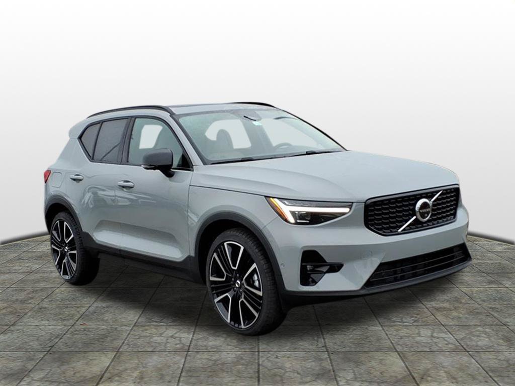 New 2026 Volvo XC40 B5 Ultra w/ Protection Package Premier