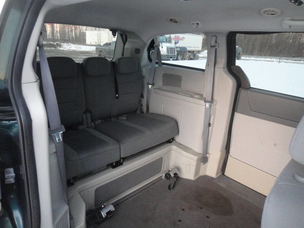 Used 2009 Chrysler Town & Country LX w/ PWR Convenience Group image 9