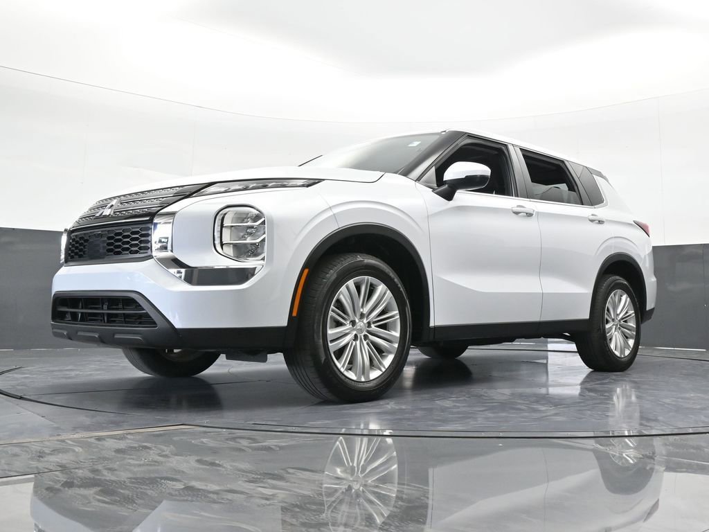 Used 2023 Mitsubishi Outlander ES image 55