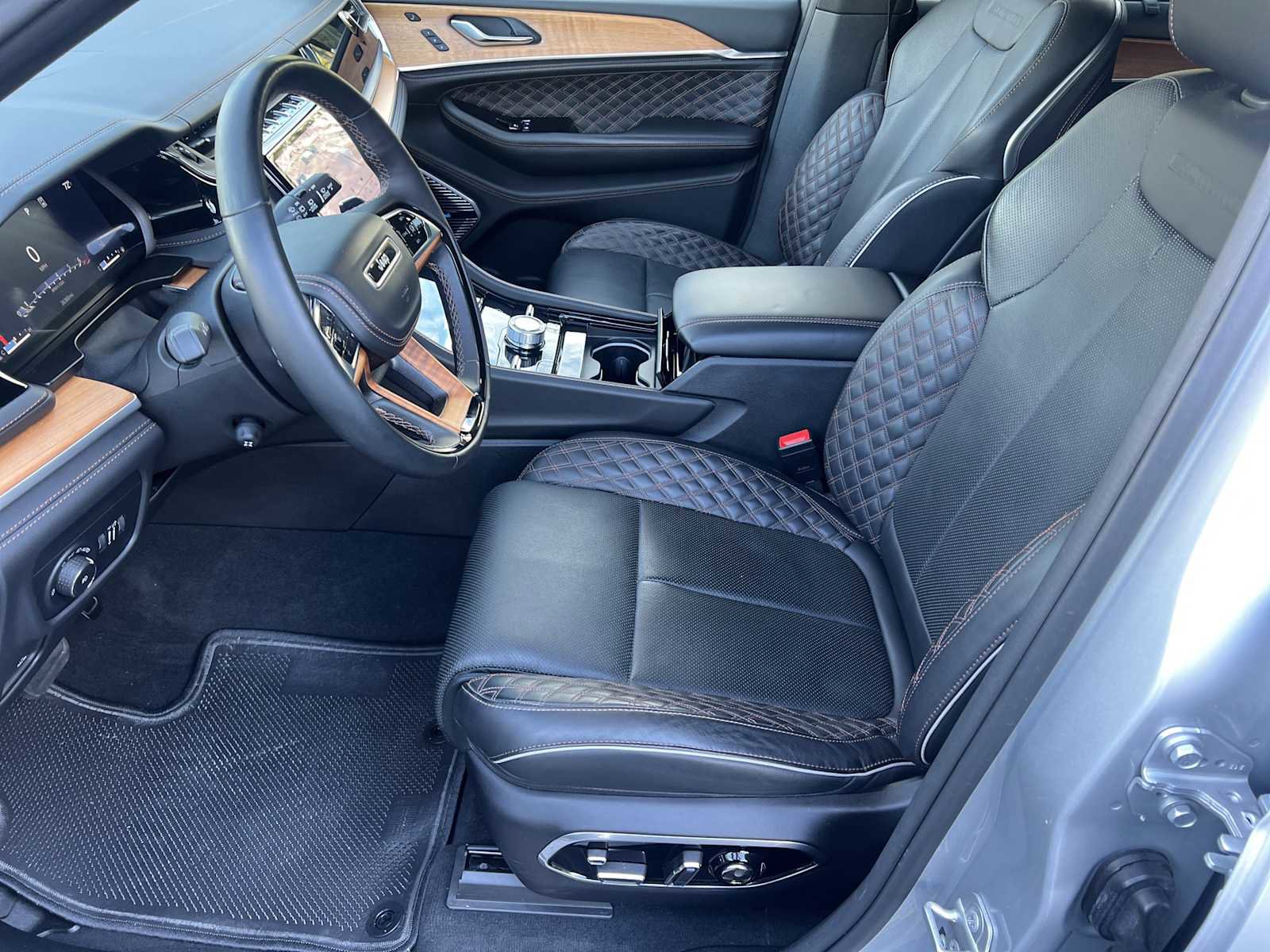 Used 2023 Jeep Grand Cherokee L Summit image 19