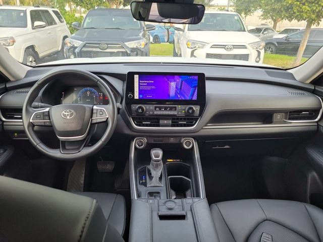 Used 2025 Toyota Grand Highlander AWD image 9