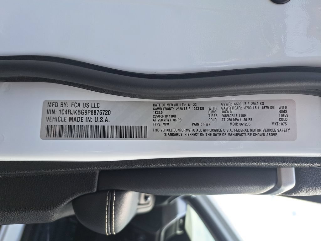 Certified 2023 Jeep Grand Cherokee L Limited AWD/4WD image 36