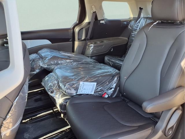 New 2026 Kia Carnival FWD image 16