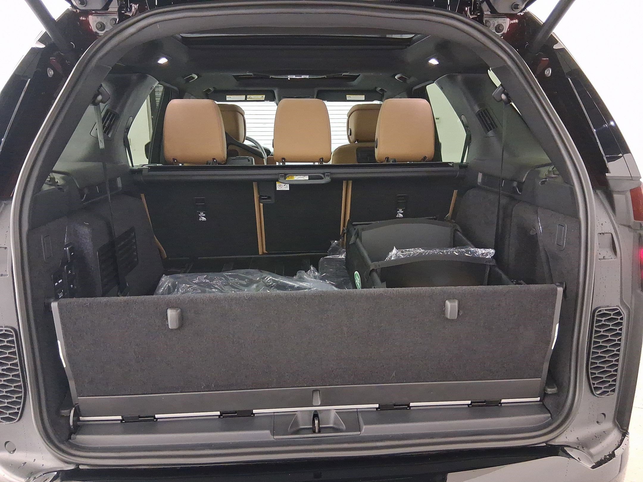 New 2026 Land Rover Discovery Limited Edition image 29