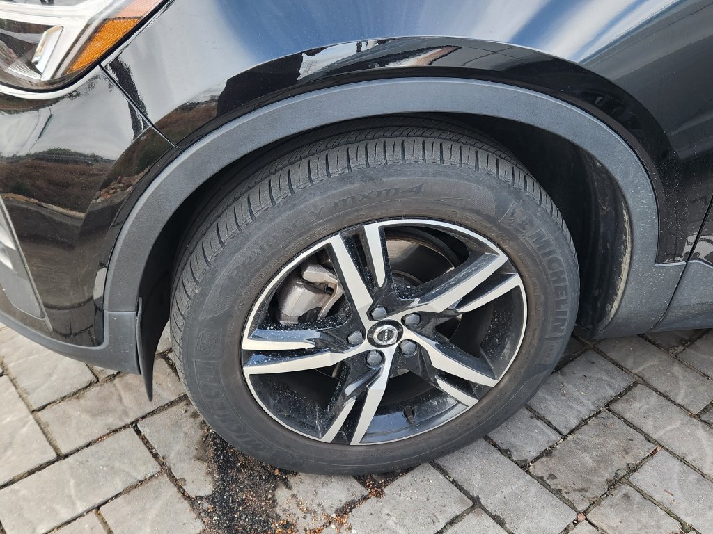 Used 2023 Volvo XC40 B5 Plus AWD/4WD image 7