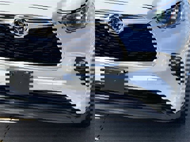 Used 2023 Toyota Highlander XLE image 9