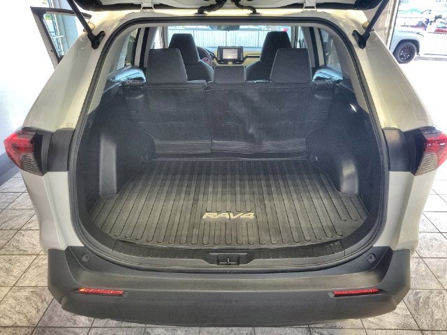 Used 2022 Toyota RAV4 LE AWD/4WD image 23