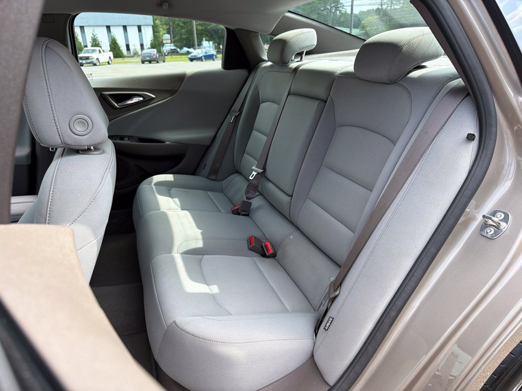 Used 2025 Chevrolet Malibu LT FWD image 21