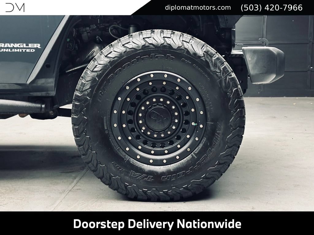 Used 2017 Jeep Wrangler Unlimited Rubicon w/ Connectivity Group AWD/4WD image 39