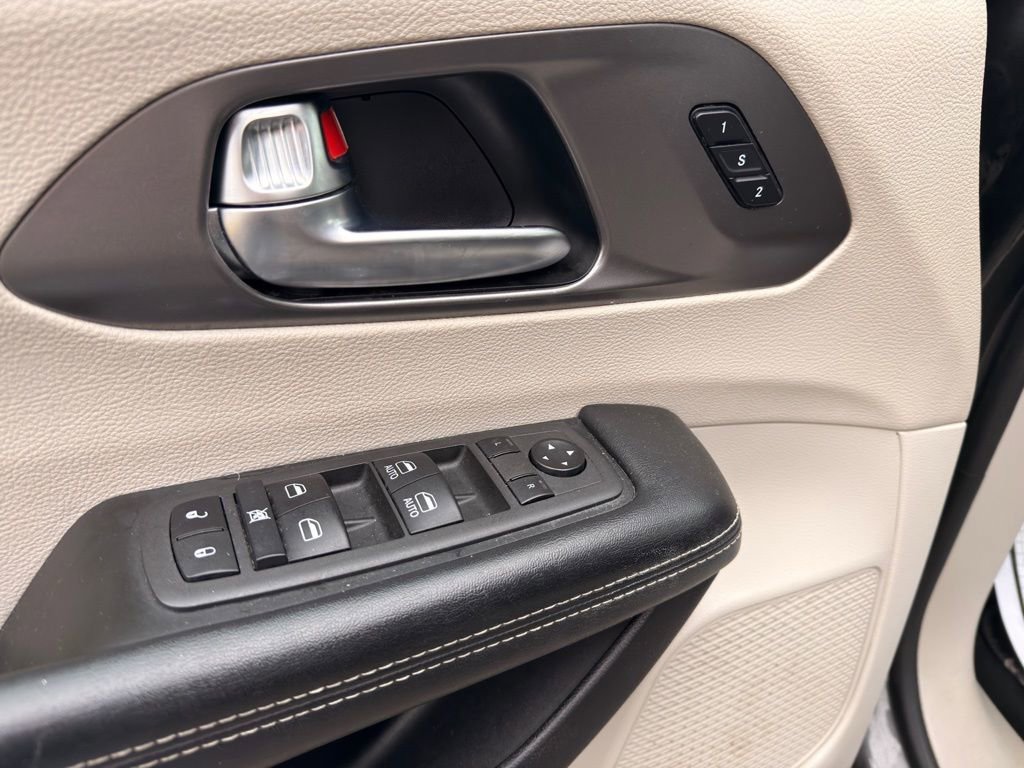 Used 2022 Chrysler Pacifica Touring-L image 22